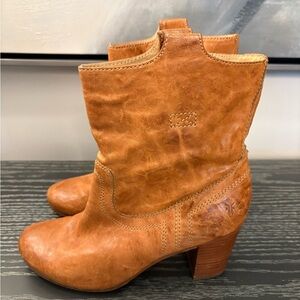 Frye Carson Mid Heel Tan Leather Ankle Boots